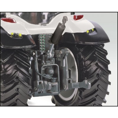 Valtra T174 Traktor mit Frontlader